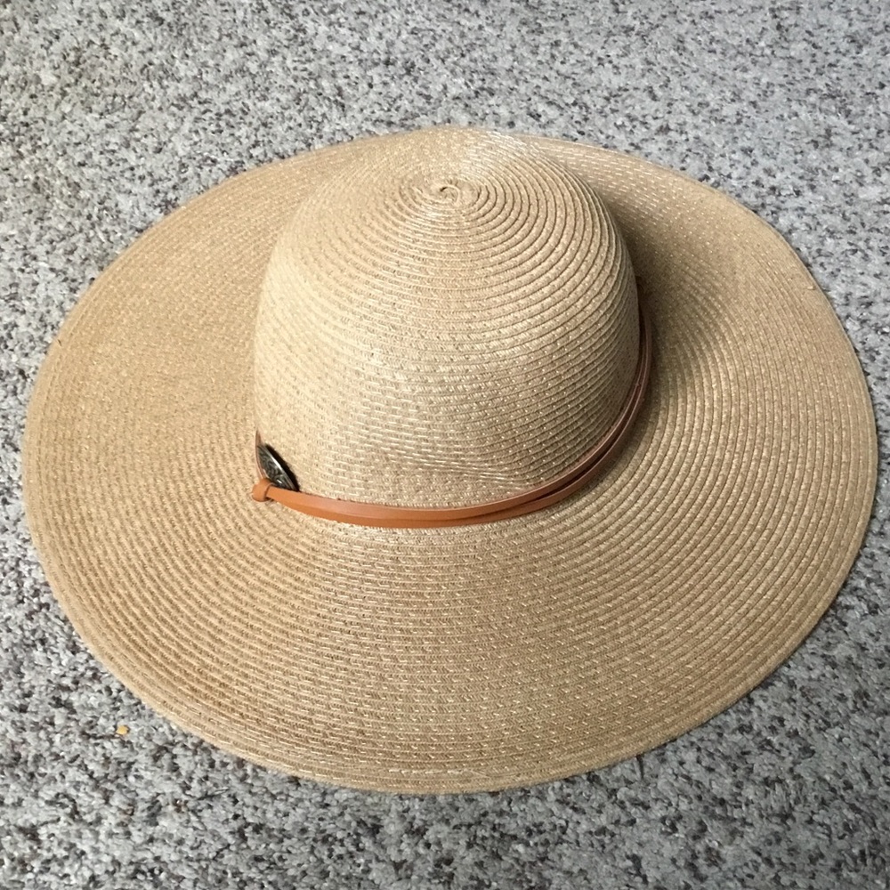 Angela and William Straw Sun floppy hat NWOT